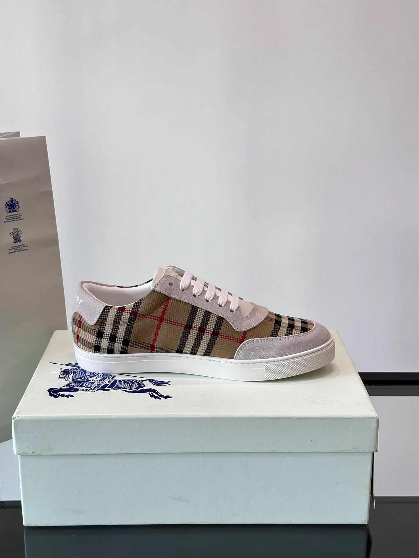 Men's shoes 💰p380 "Burberr＊" men's classic low-top sneakers, reinterpreted with Vintage retro plaid cotton and cowhide materials, decorated with a new brand logo. First-layer sheepskin lining, embossed Burberry lettering logo on the heel, T men's shoes 💰pU original outsole! Size: 38-44 (38.45 customized)